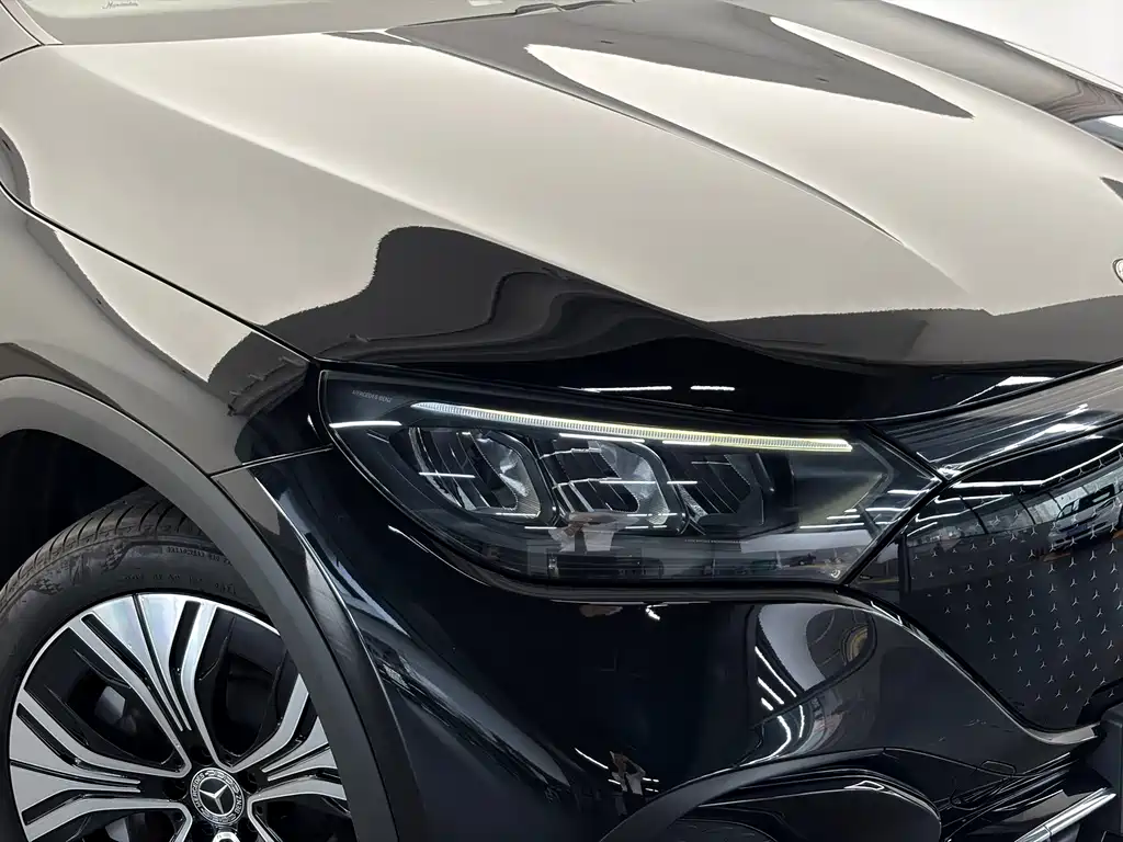 Mercedes-Benz EQE SUV — миниатюра 17
