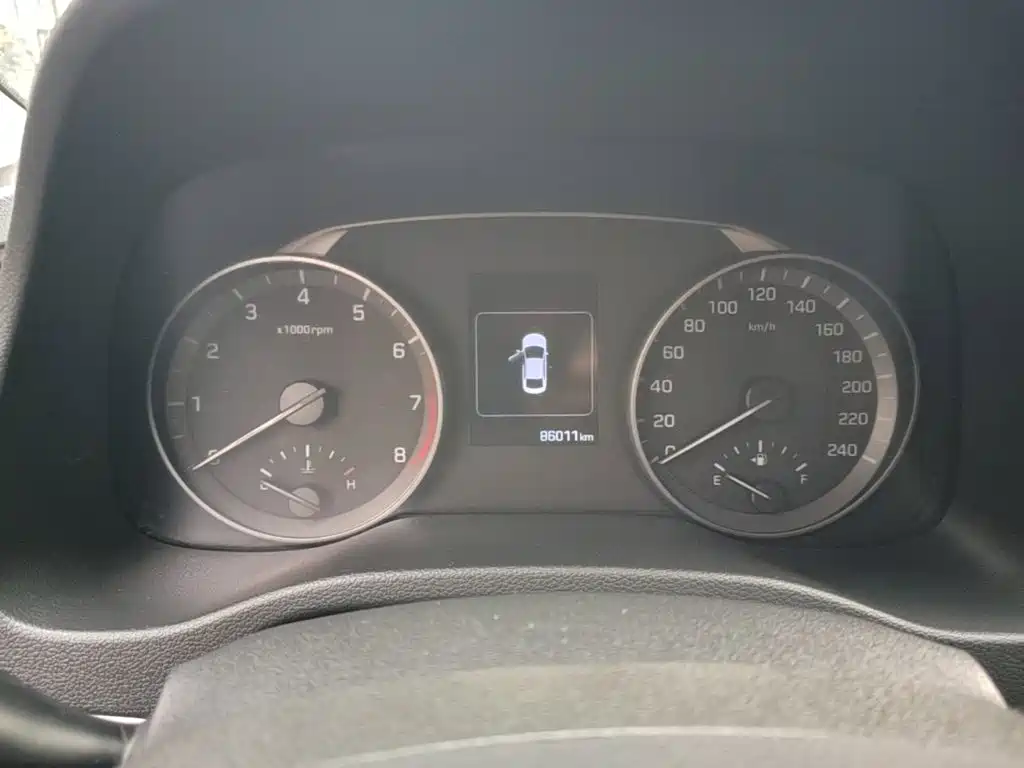 Hyundai Elantra — миниатюра 12