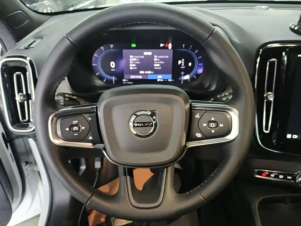 Volvo XC40 — миниатюра 11