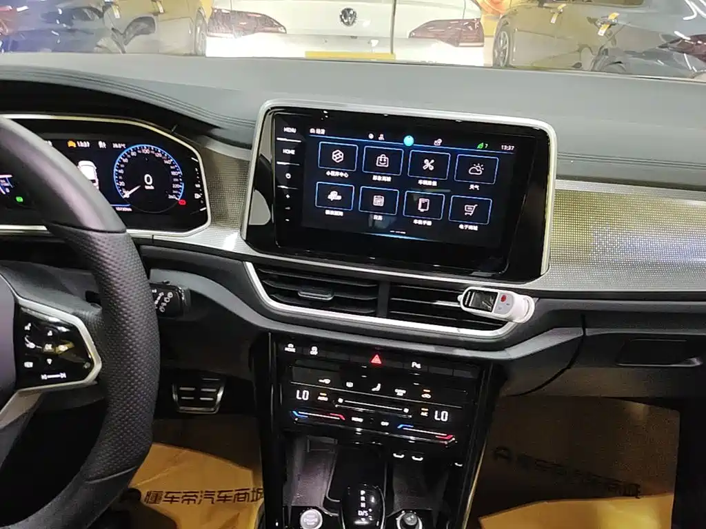 Volkswagen T-Roc — миниатюра 13