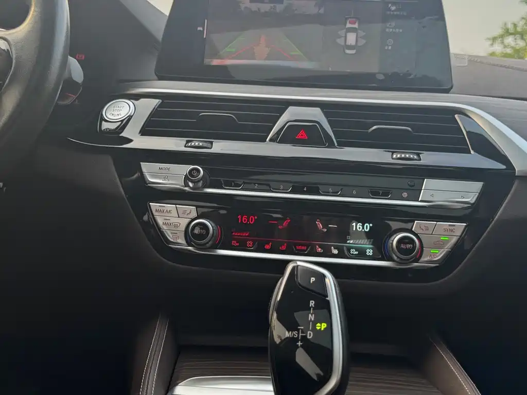 BMW 5 Series — миниатюра 15
