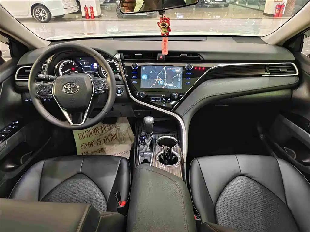 Toyota Camry — миниатюра 6
