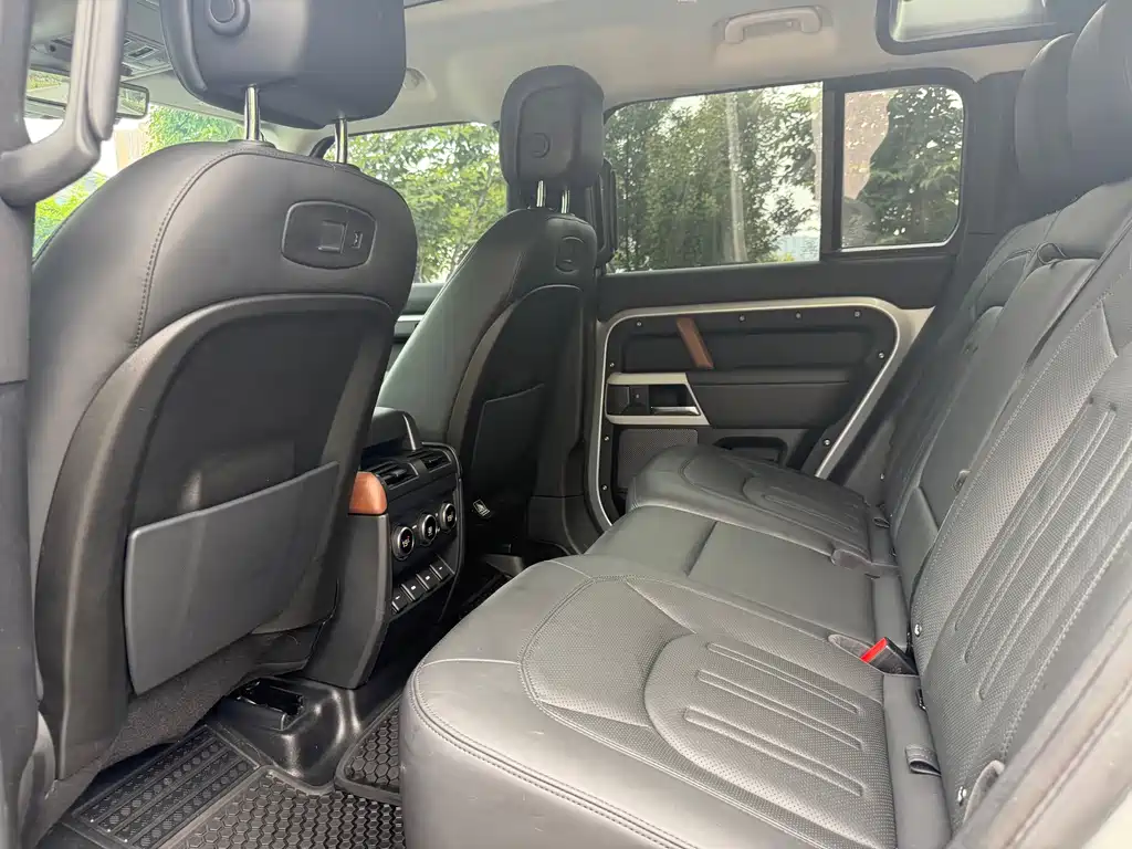 Land Rover Defender — миниатюра 12