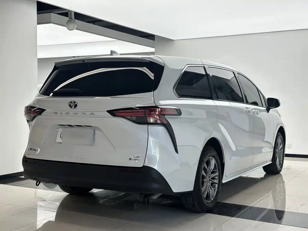 Toyota Sienna — миниатюра 14