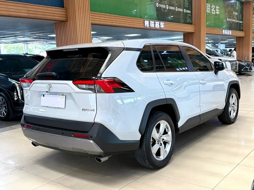 Toyota RAV4 — миниатюра 6