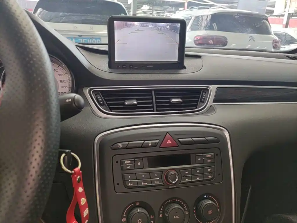Peugeot 308 — миниатюра 13