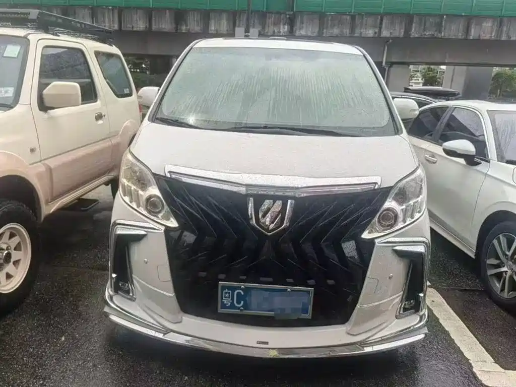 Toyota Alphard — миниатюра 2