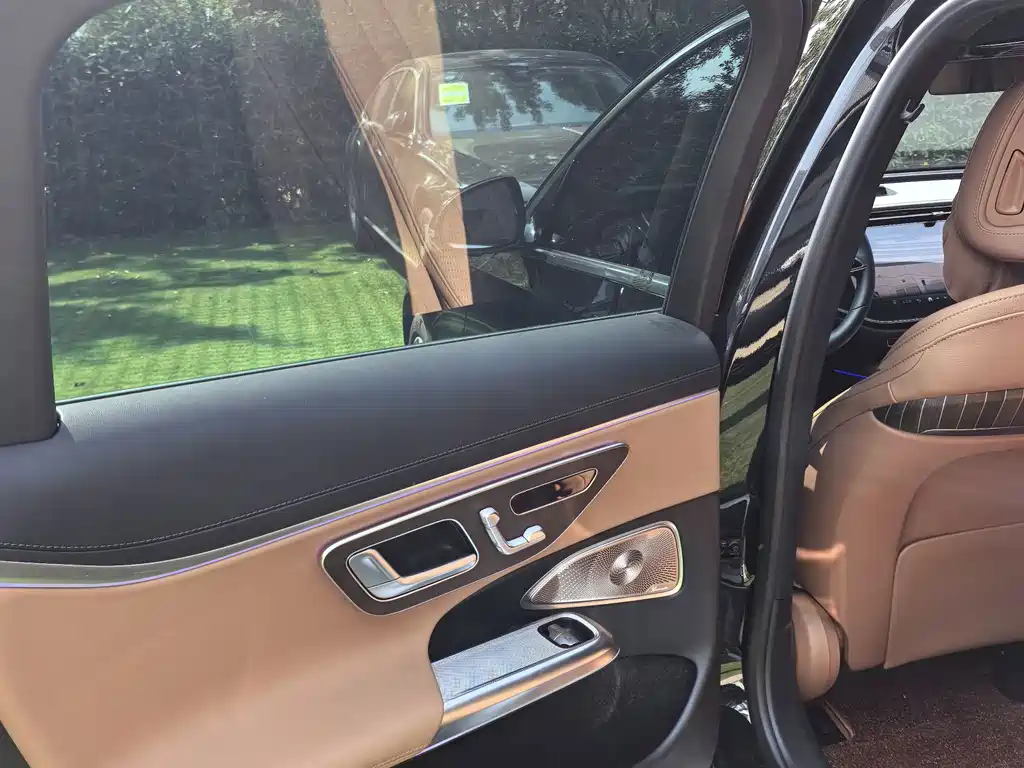 Mercedes-Benz E-Class — миниатюра 11
