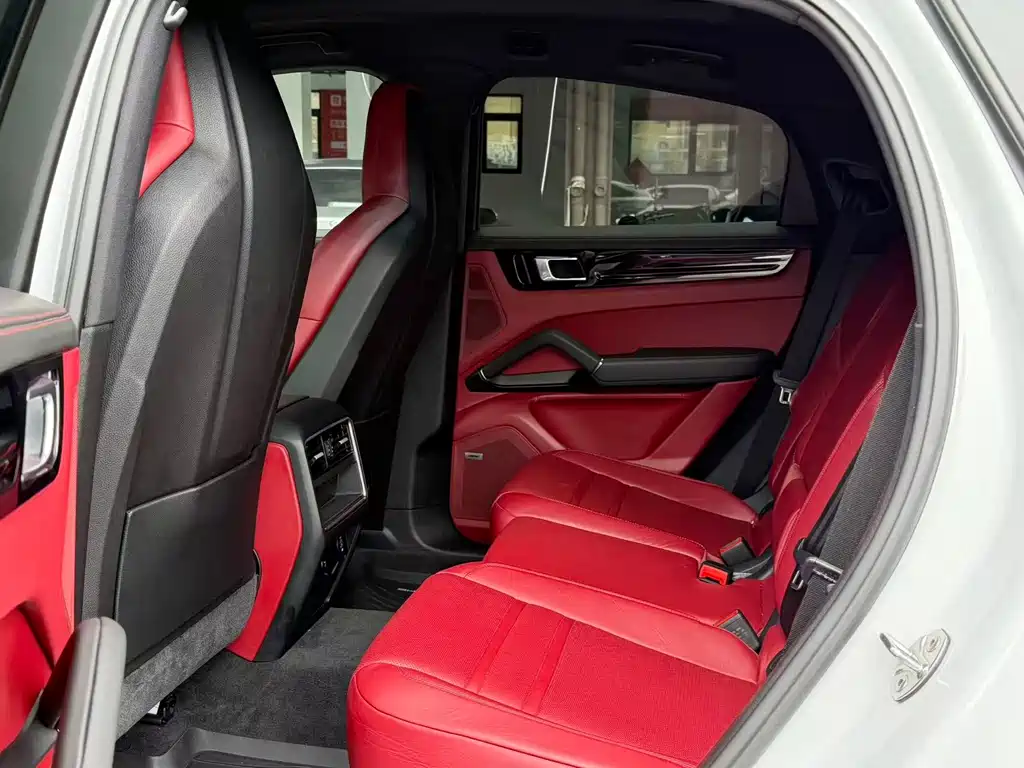 Porsche Cayenne — миниатюра 8