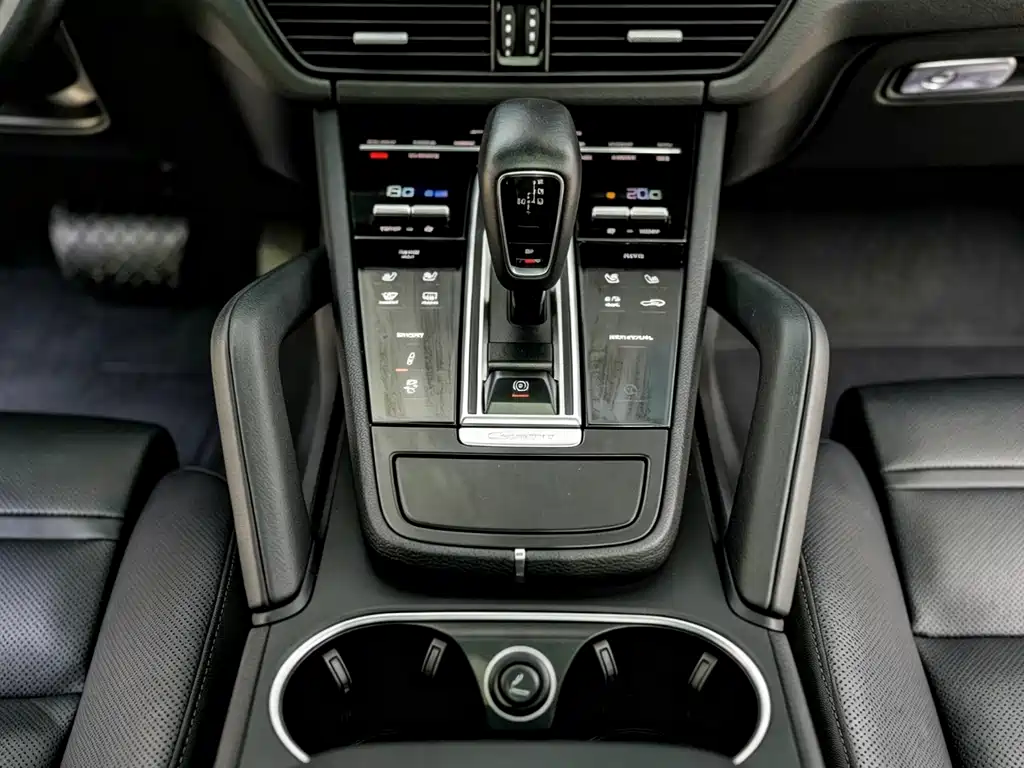 Porsche Cayenne — миниатюра 14