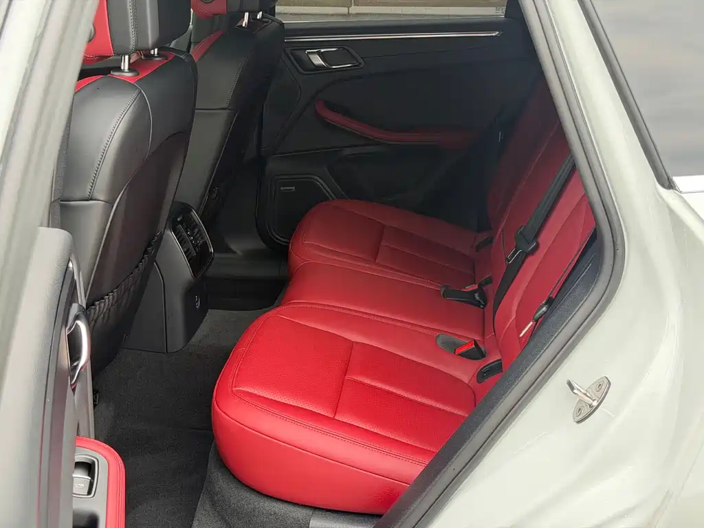 Porsche Macan — миниатюра 13