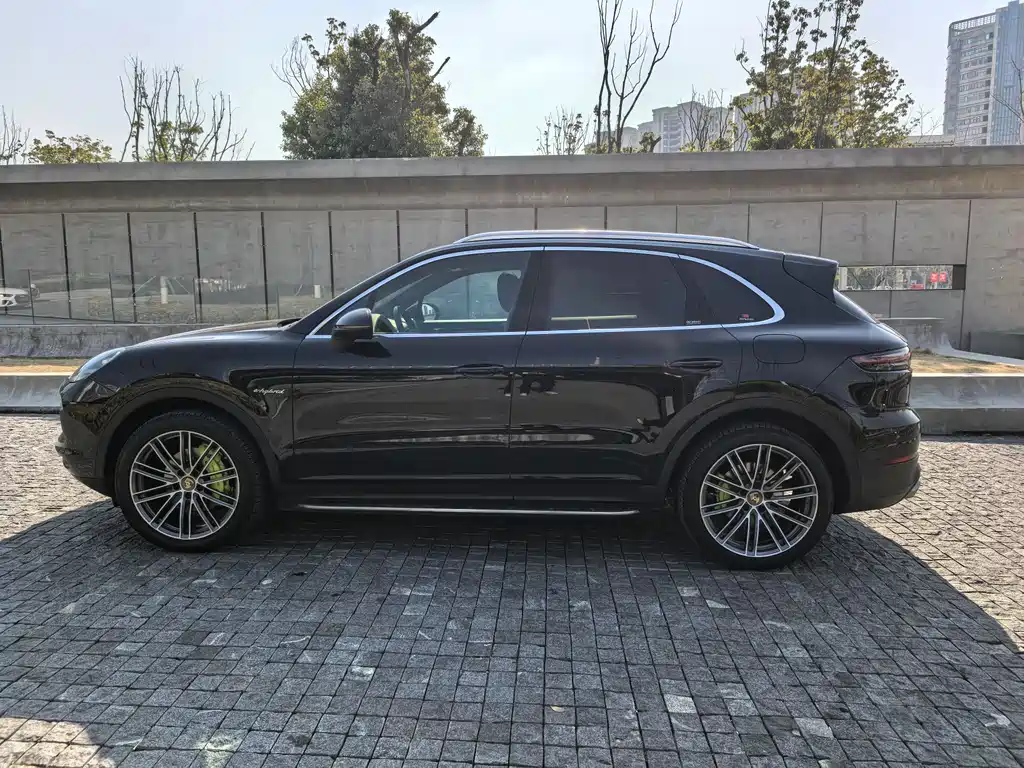 PORSCHE CAYENNE NEW ENERGY