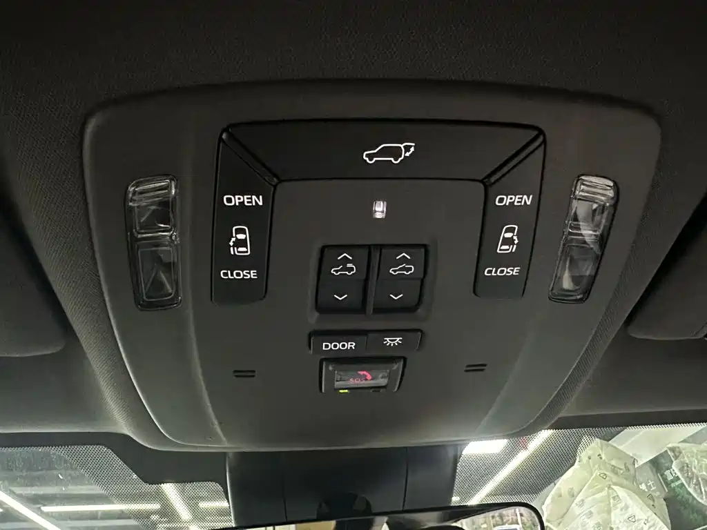 Toyota Sienna — миниатюра 19