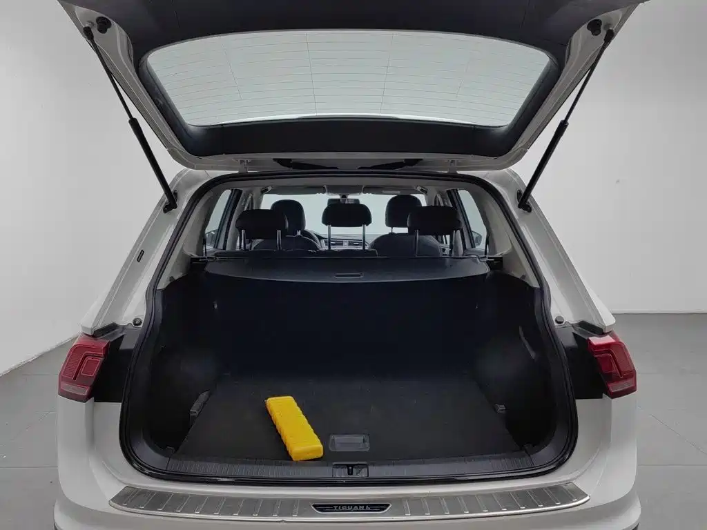 Volkswagen Tiguan L — миниатюра 16