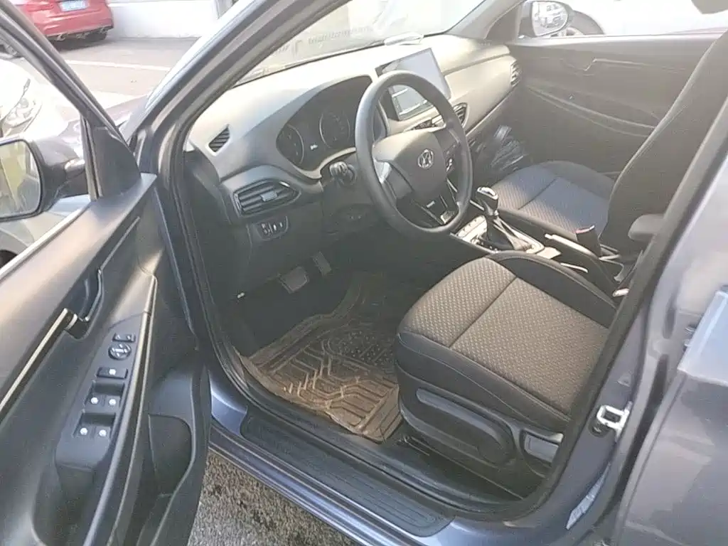 Hyundai Elantra — миниатюра 16
