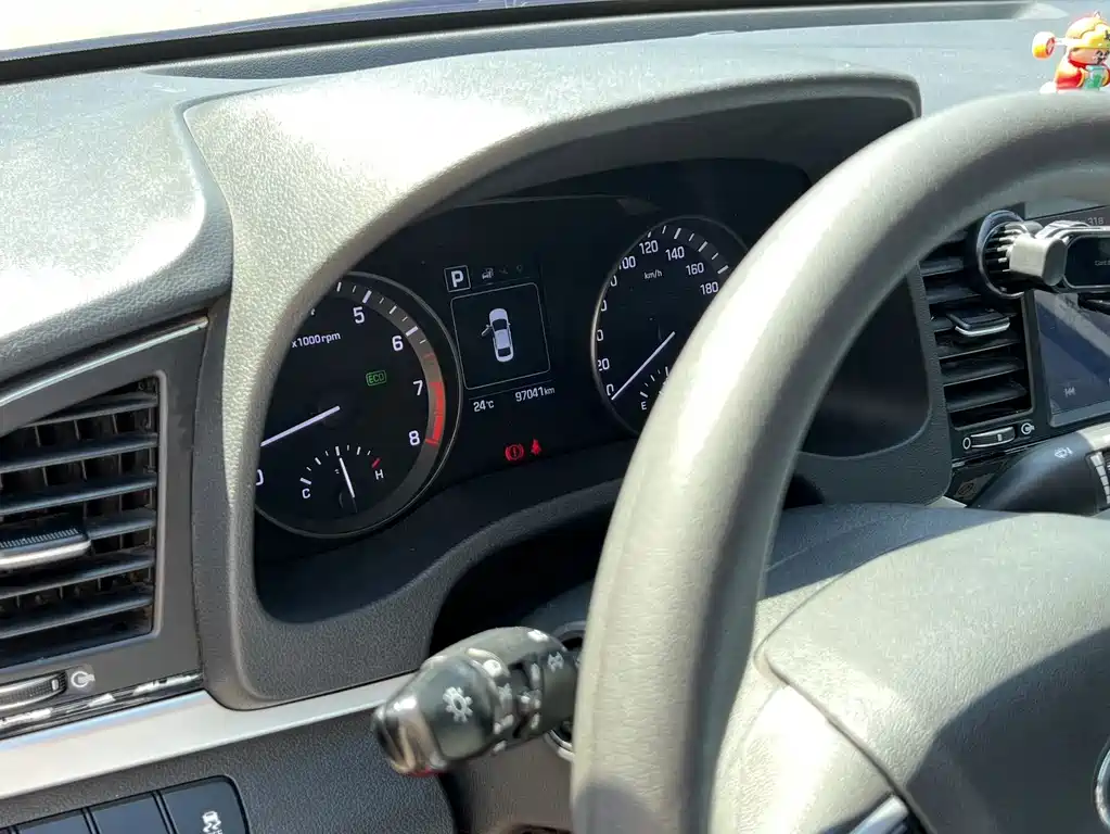 Hyundai Elantra — миниатюра 9