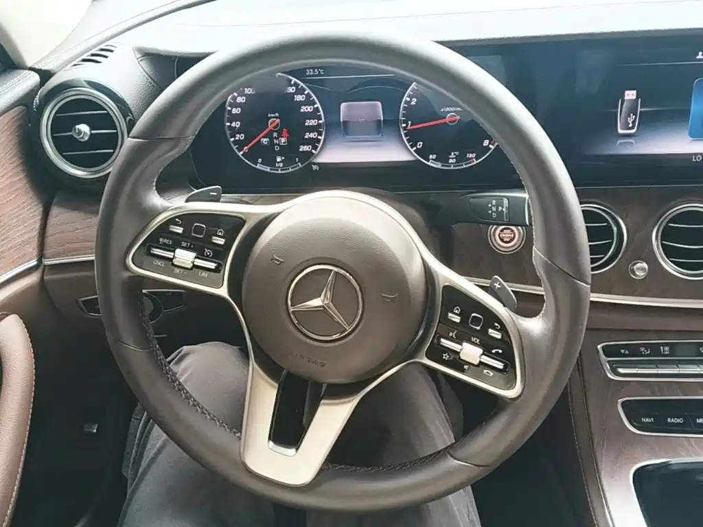 Mercedes-Benz E-Class — миниатюра 11
