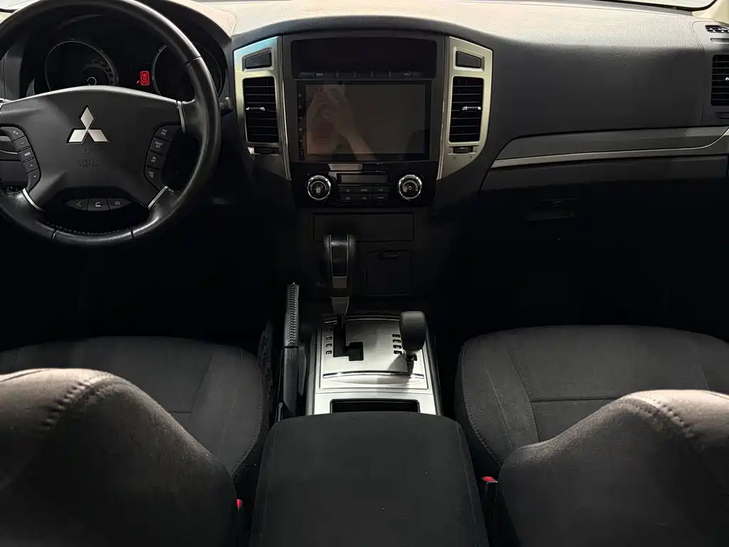 Mitsubishi Pajero (Import) — миниатюра 12