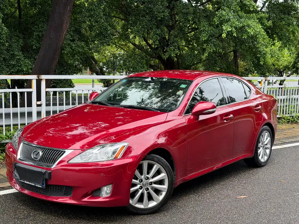 Lexus IS