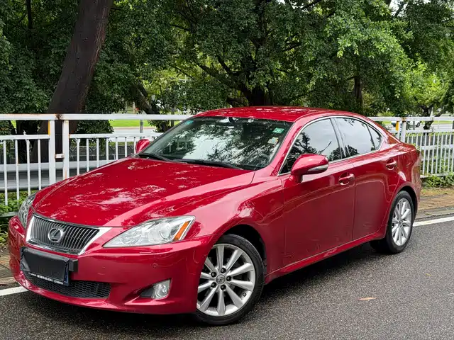 Lexus IS