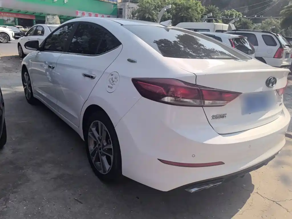 Hyundai Elantra — миниатюра 5