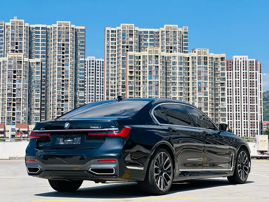 BMW 7 Series — миниатюра 14