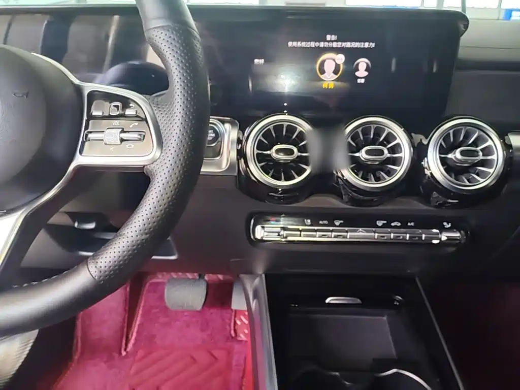 Mercedes-Benz GLB — миниатюра 10
