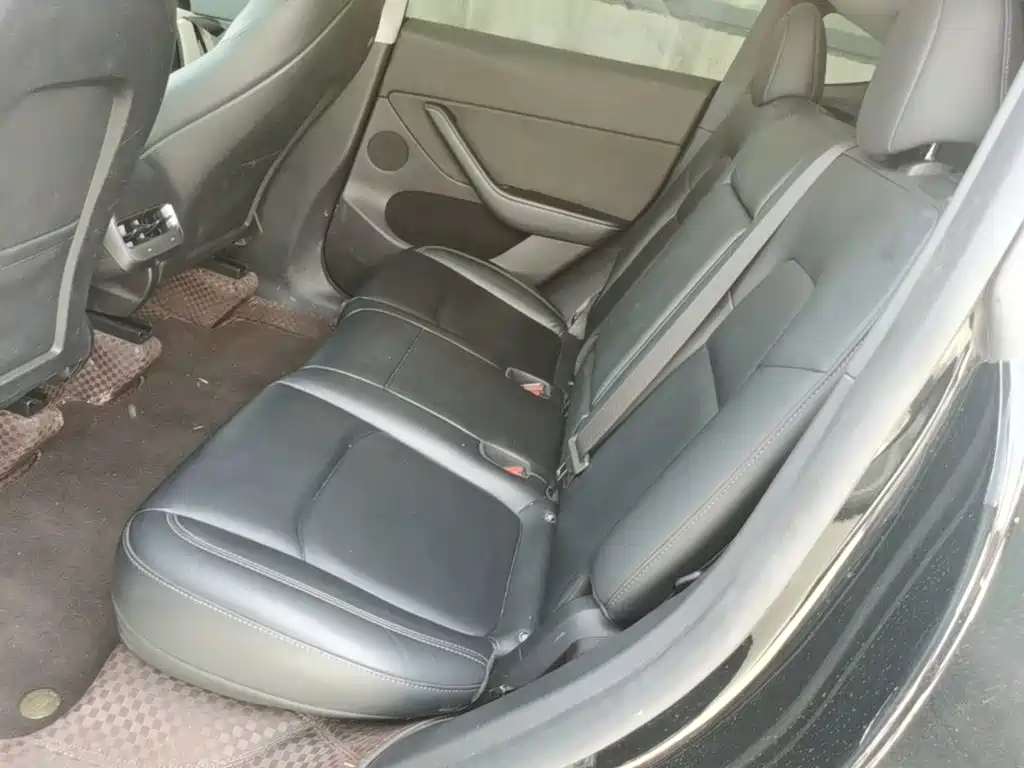 Tesla Model Y — миниатюра 17