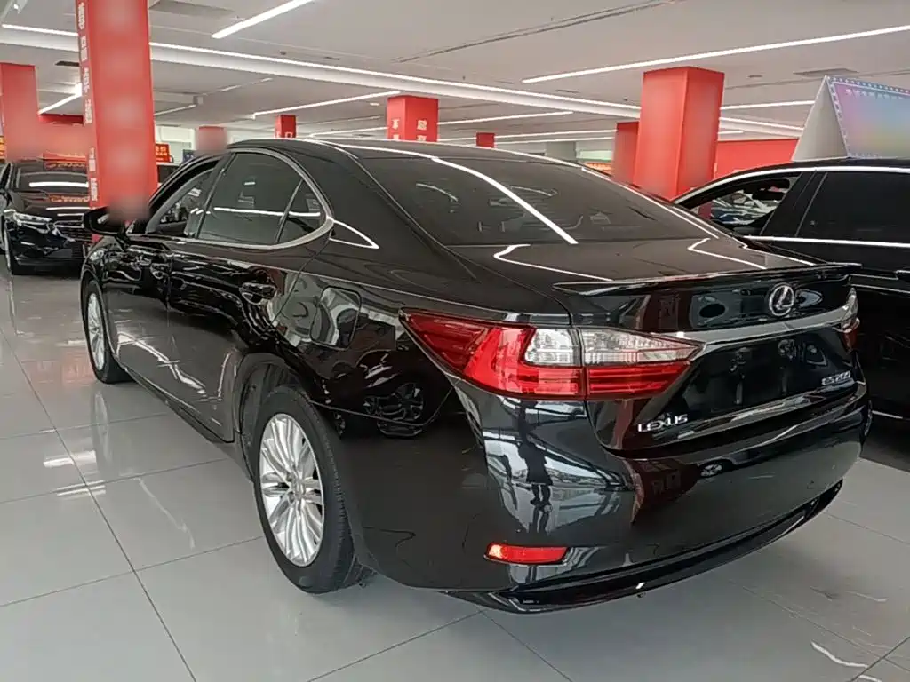 Lexus ES — миниатюра 5