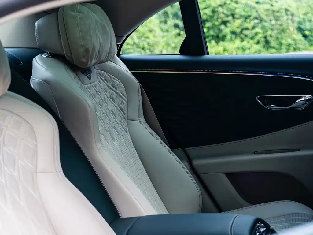 Bentley Flying Spur PHEV — миниатюра 30