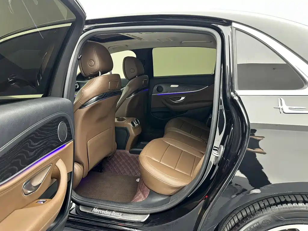 Mercedes-Benz E-Class — миниатюра 12