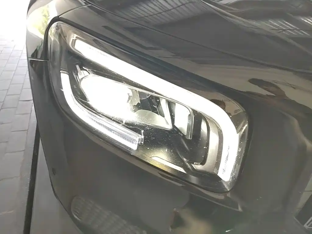 Mercedes-Benz GLB — миниатюра 11