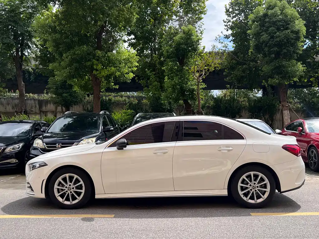 Mercedes-Benz A-Class — миниатюра 7
