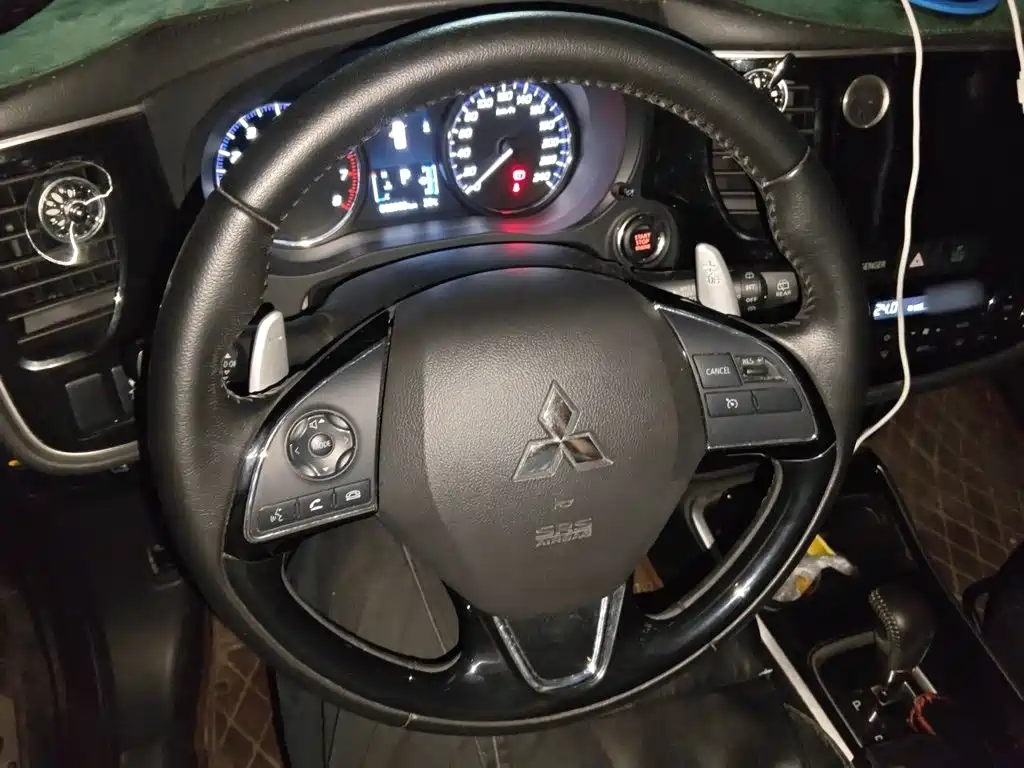 Mitsubishi Outlander — миниатюра 3