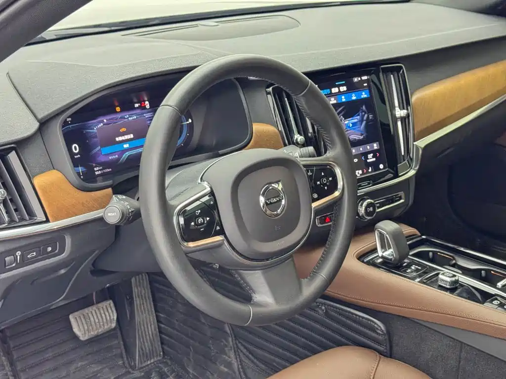 Volvo S90 PHEV — миниатюра 17