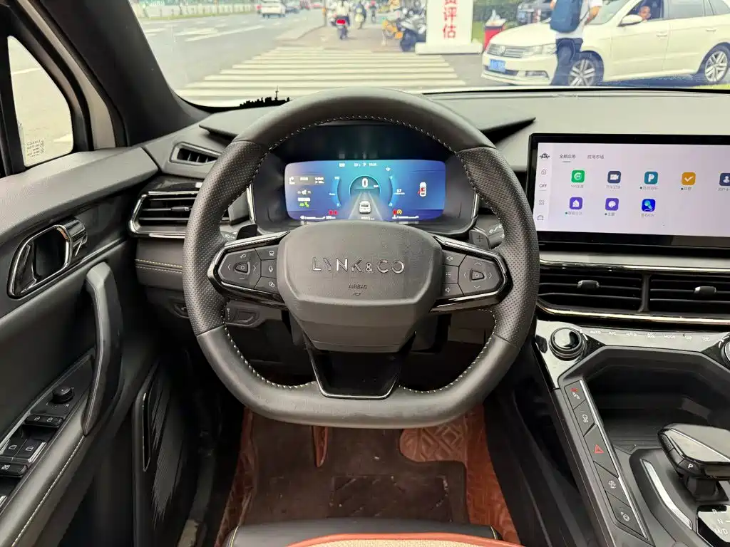 Lynk & Co 06 — миниатюра 14
