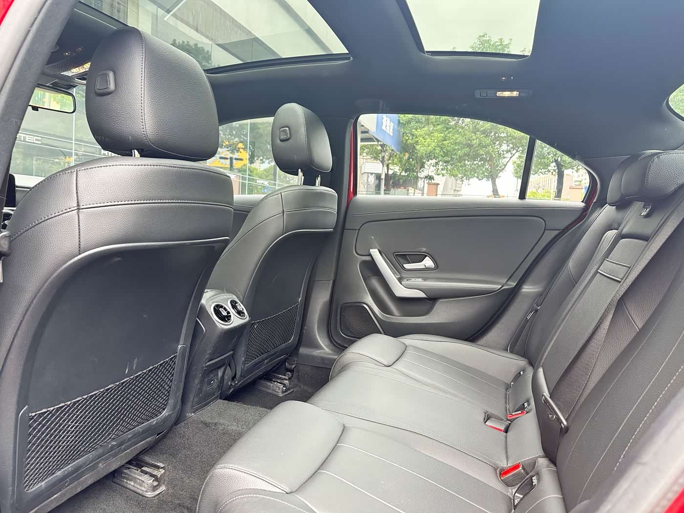 Mercedes-Benz A-Class 1.3 л 2021 г. красный/фиолетовый, пробег 47000 км