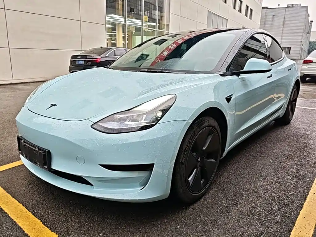 Tesla Model 3 — миниатюра 2