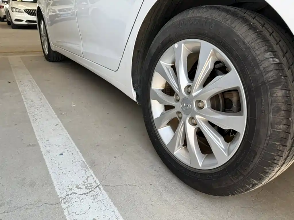 Hyundai Elantra Langdong — миниатюра 16