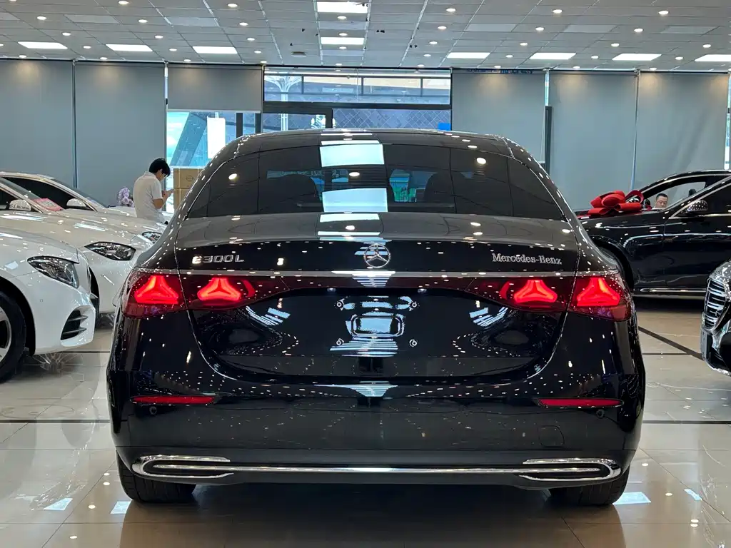 Mercedes-Benz E-Class — миниатюра 15
