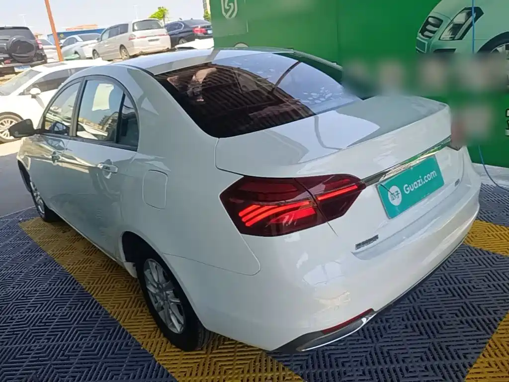 Geely Emgrand — миниатюра 5
