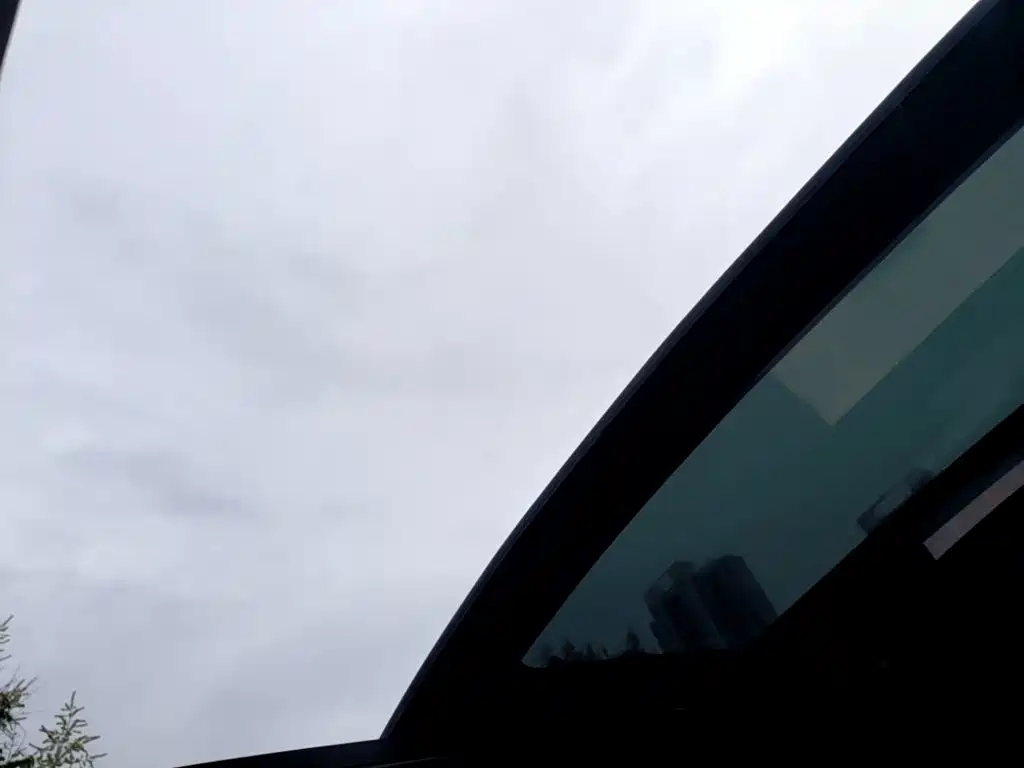 Land Rover Velar — миниатюра 18