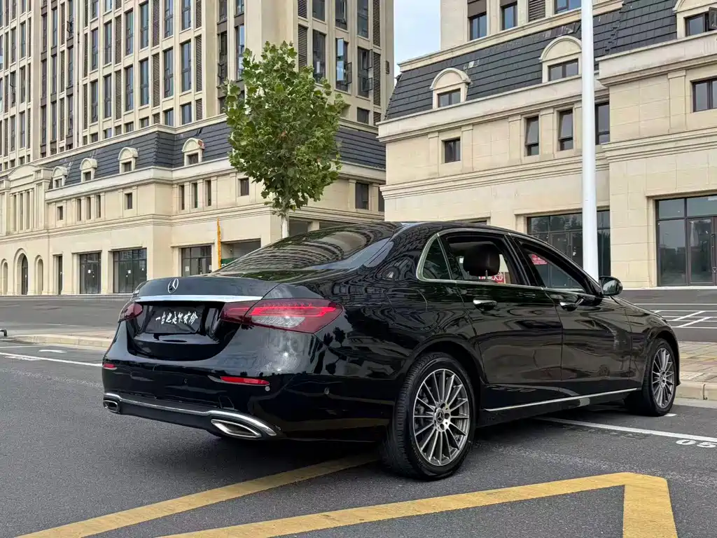 Mercedes-Benz E-Class — миниатюра 12