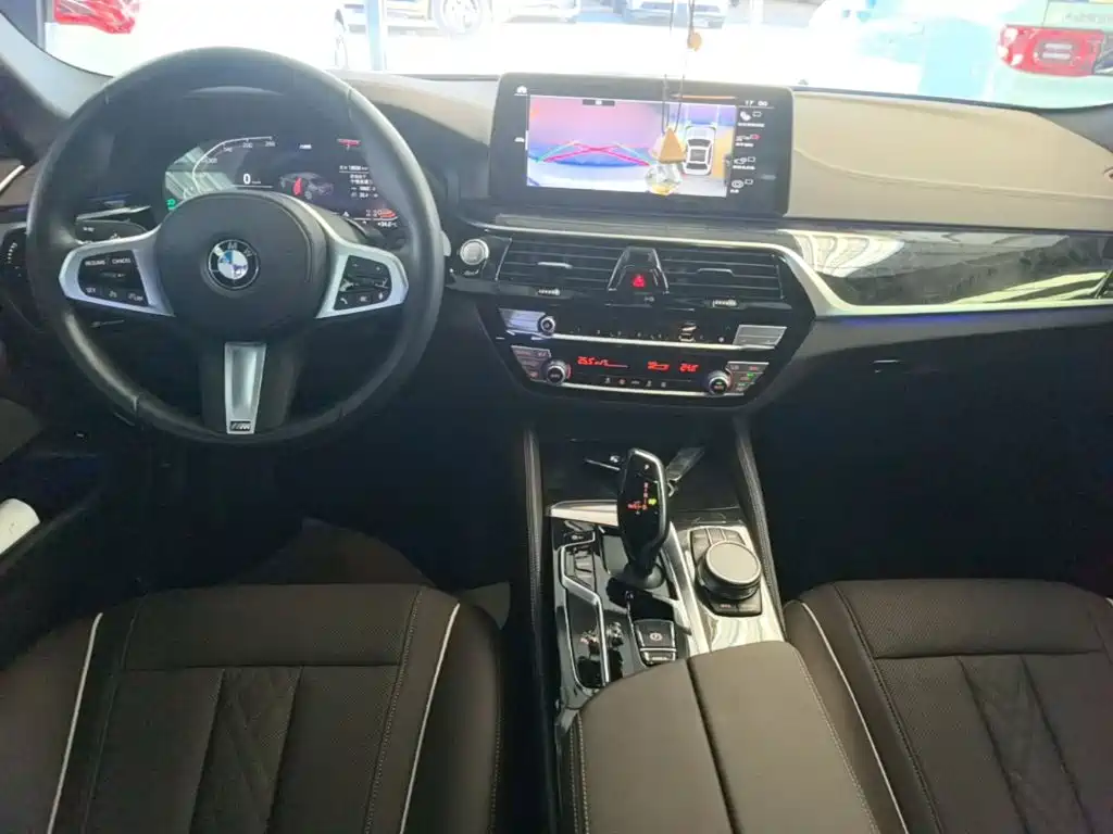 BMW 5 Series — миниатюра 10