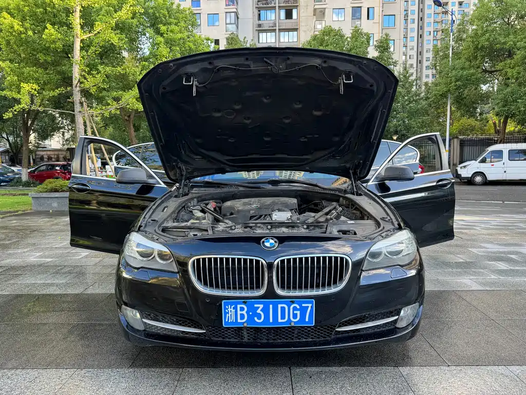 BMW 5 Series — миниатюра 17
