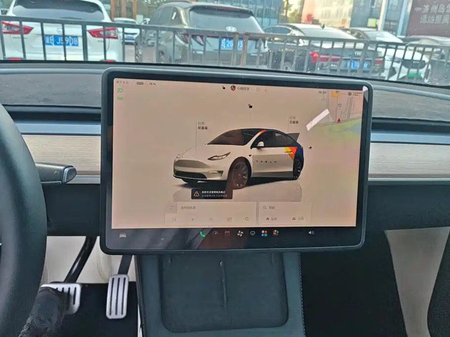 Tesla Model Y — миниатюра 12