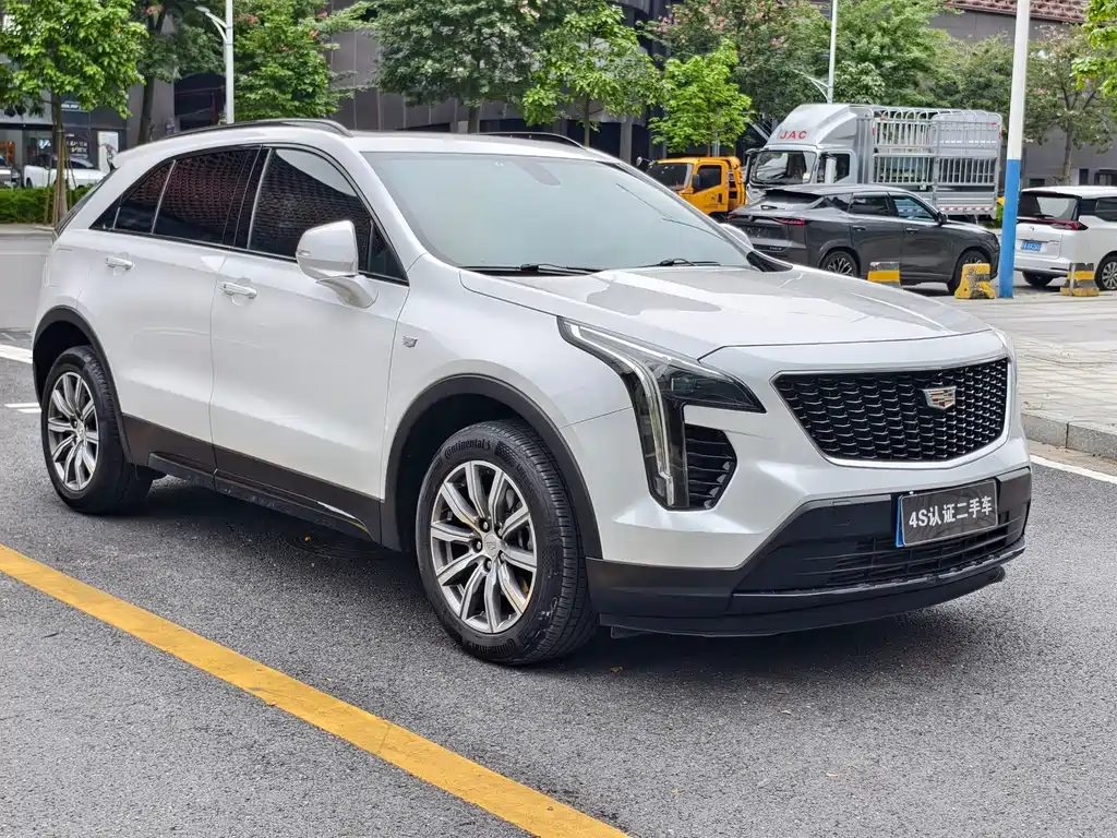 CADILLAC XT4
