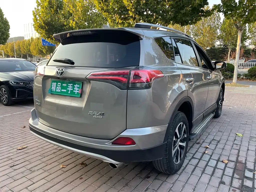Toyota RAV4 — миниатюра 4