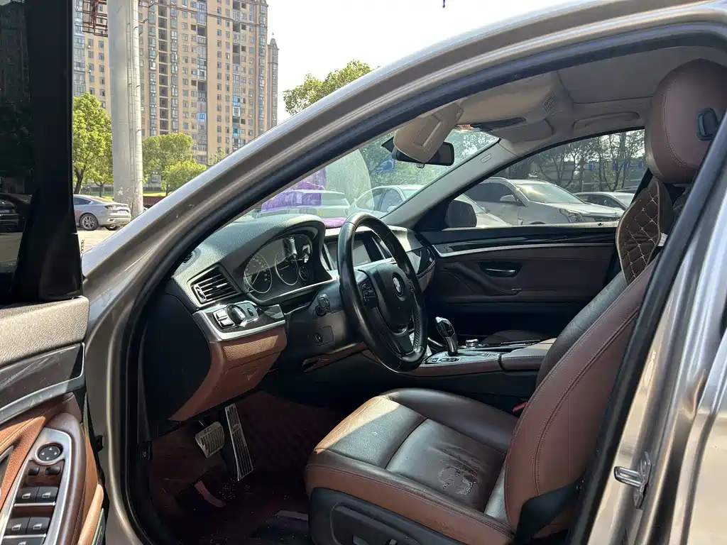 BMW 5 Series — миниатюра 4