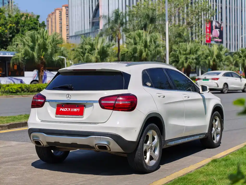 Mercedes-Benz GLA — миниатюра 10